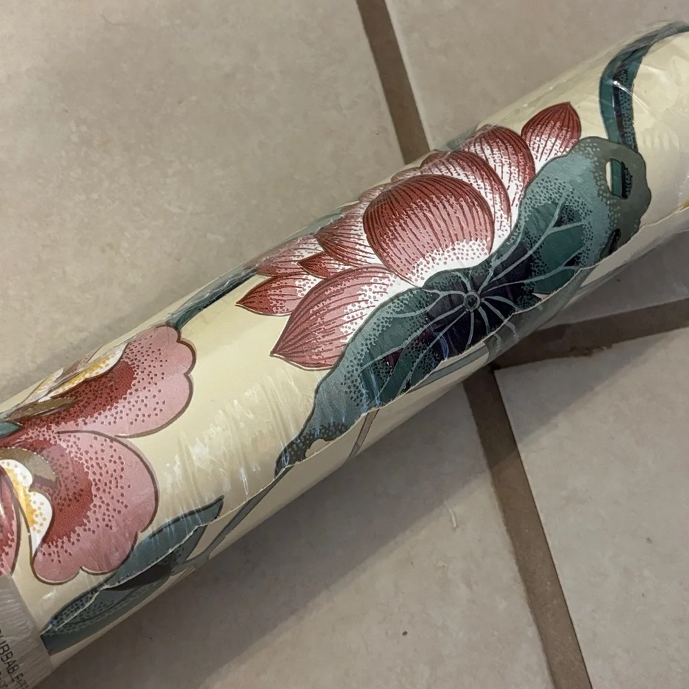 Vintage 80s Floral Vinyl pre pasted Peelable Wallpaper Lily mauve cream green
